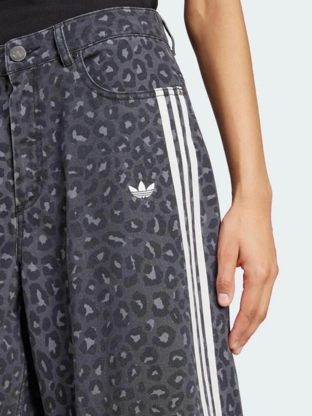 NWT adidas Originals Leopard Print Loose Denim Pants - Size 23”